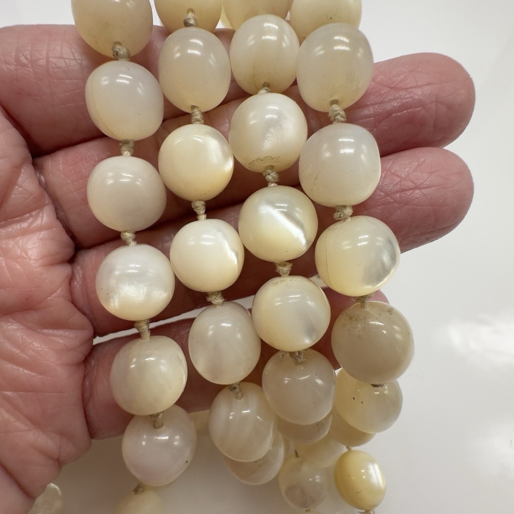 Vintage Mother of Pearl Cameo Clasp MOP Beaded Necklace Double Strand 10 mm - Picture 14 of 15
